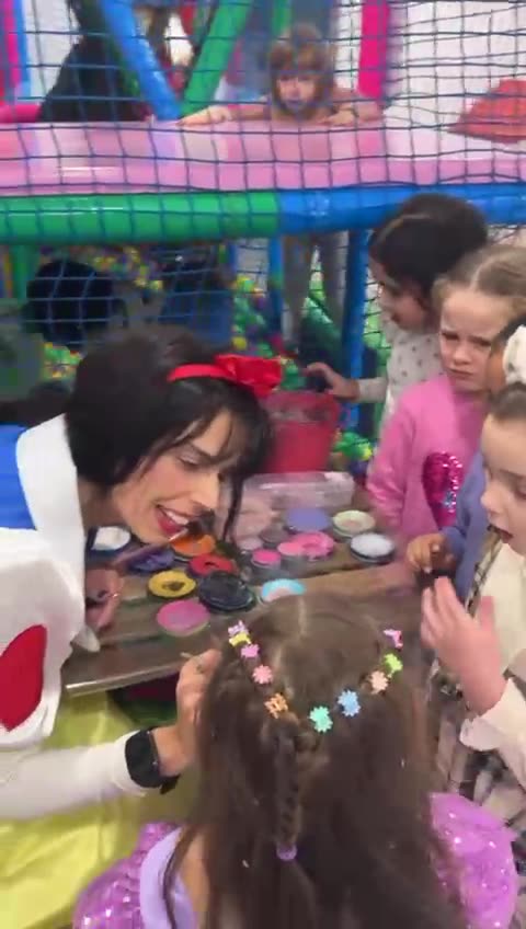 Vídeo de uma festa completa animada pela Uma História de Encantar